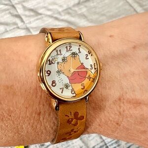 Vintage Winnie the Pooh Wristwatch with Rotating Bees as the second hand
